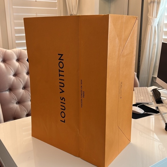 HUGE LOUIS VUITTON PAPER SHOPPING BAG - Picture 15 of 17